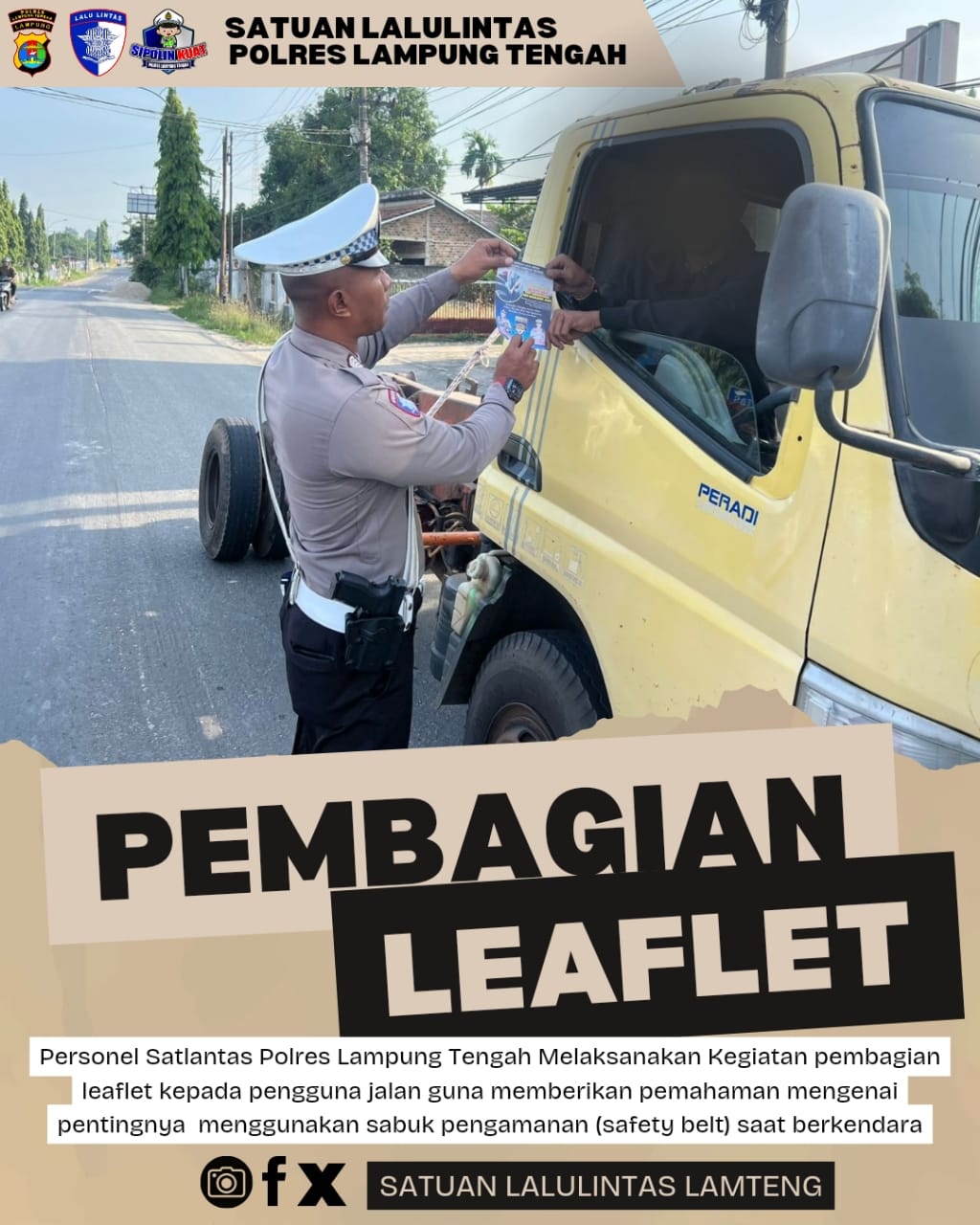 PEMBAGIAN LEAFLET HIMBAUAN KEPADA PENGENDARA KENDARAAN RODA EMPAT