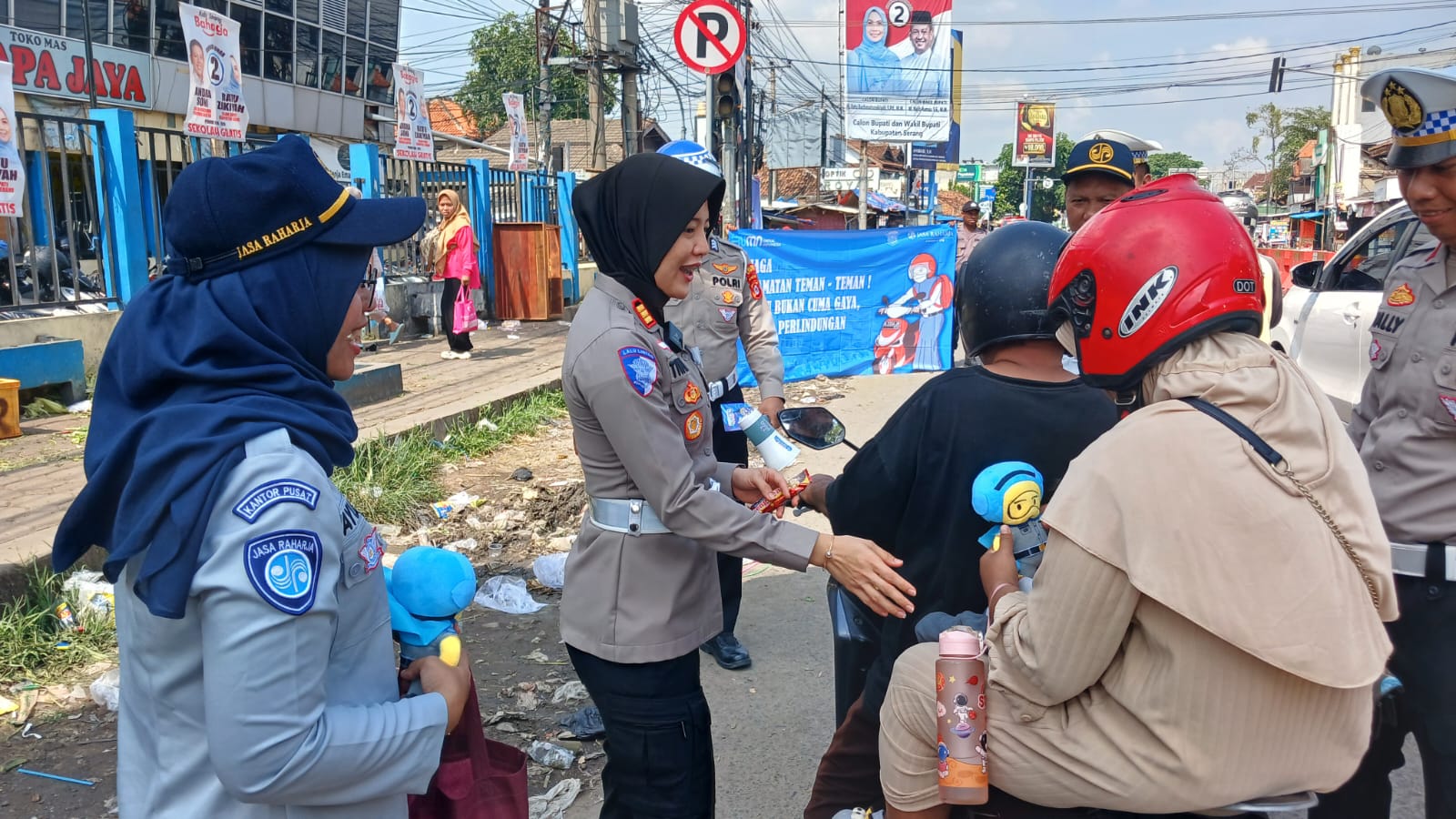 POLANTAS DAN JASA RAHARJA MELAKUKAN HIMBUAN SIMPATIK PADA PENGGUNA JALAN YANG TERTIB