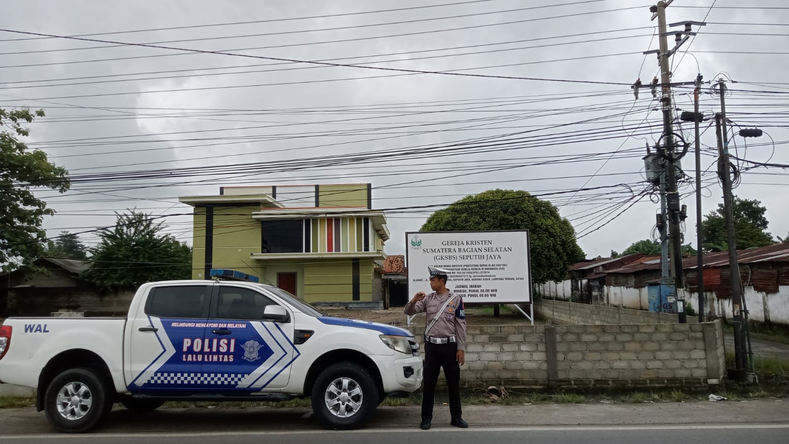 pengamanan di sekitar gereja di wilayah bandar jaya