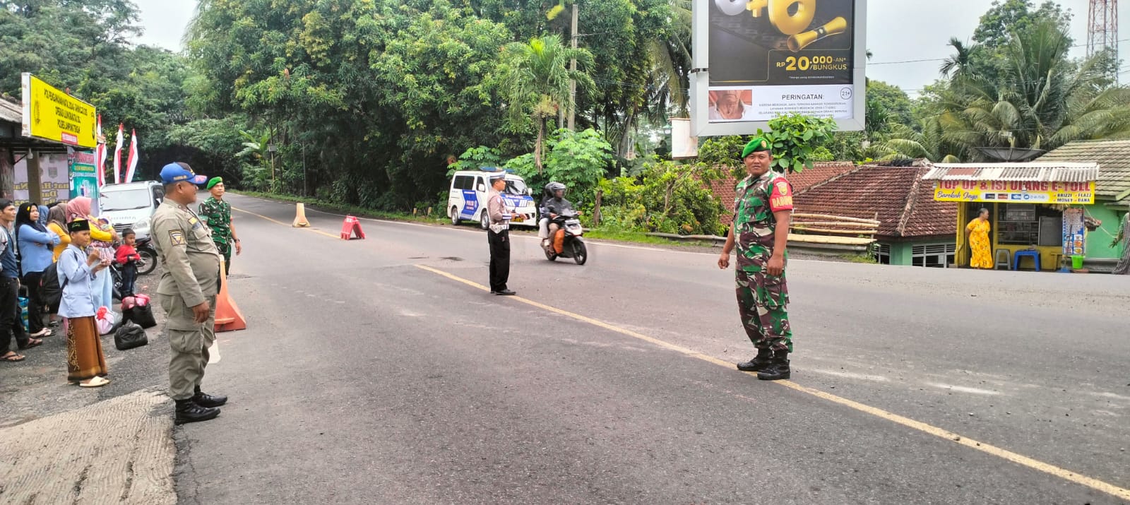 pengaturan arus lalin pada pos pengamanan natal dan tahun baru 2025