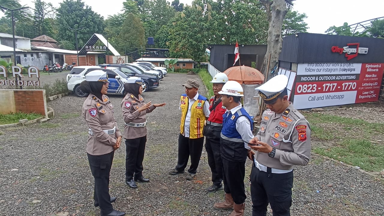 Jalan Yang Berkeselamatan : Satlantas Polresta Bogor Kota Survey dan Inspeksi Perbaikan Betonisasi Jalan Abdullah Bin Nuh, Bogor Barat