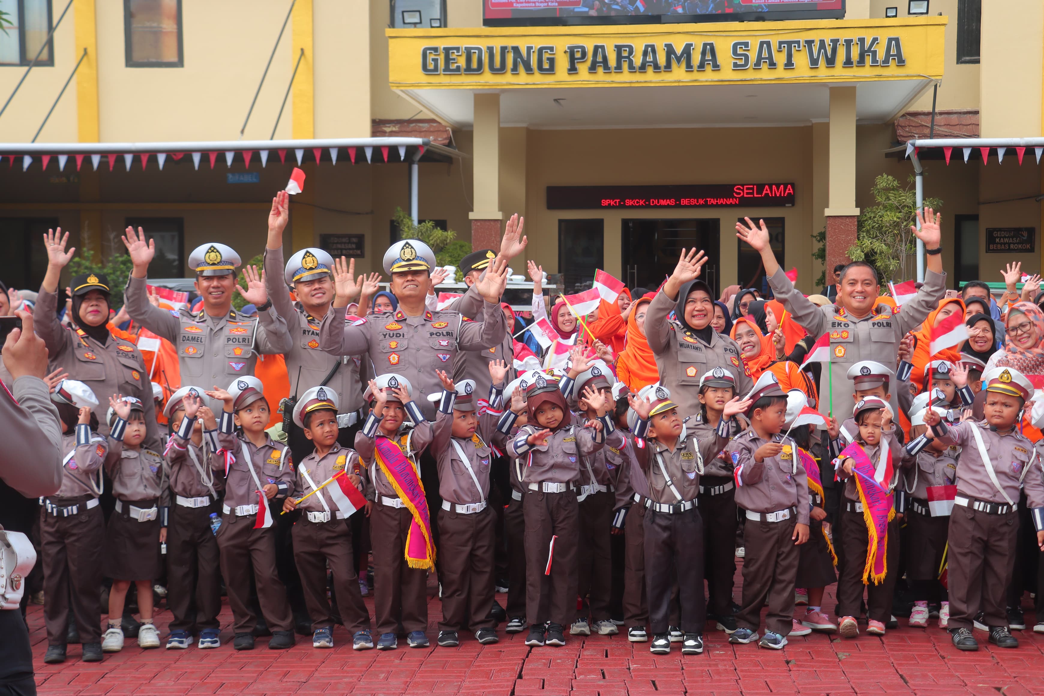 Semangat Edukasi Tertib Berlalu lintas : Polisi Sahabat Anak Polresta Bogor Kota Gelar Apel Latihan Bersama, Peringati HUT ke-80 RI