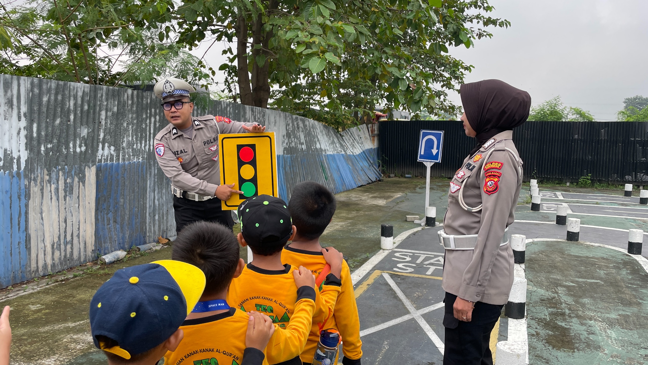 Kenali Rambu Lalu Lintas, Yuk! Edukasi Anak dari Polres Karawang