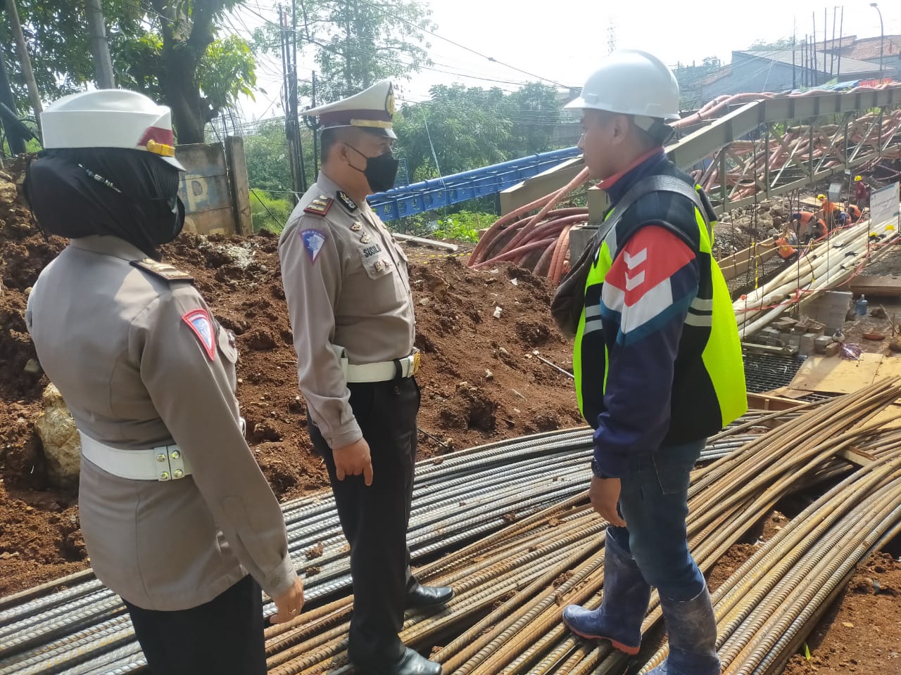 kegiatan survey, audit dan inspeksi perkembangan pembangunan jembatan Amblas di Jalan KH. Soleh Iskandar