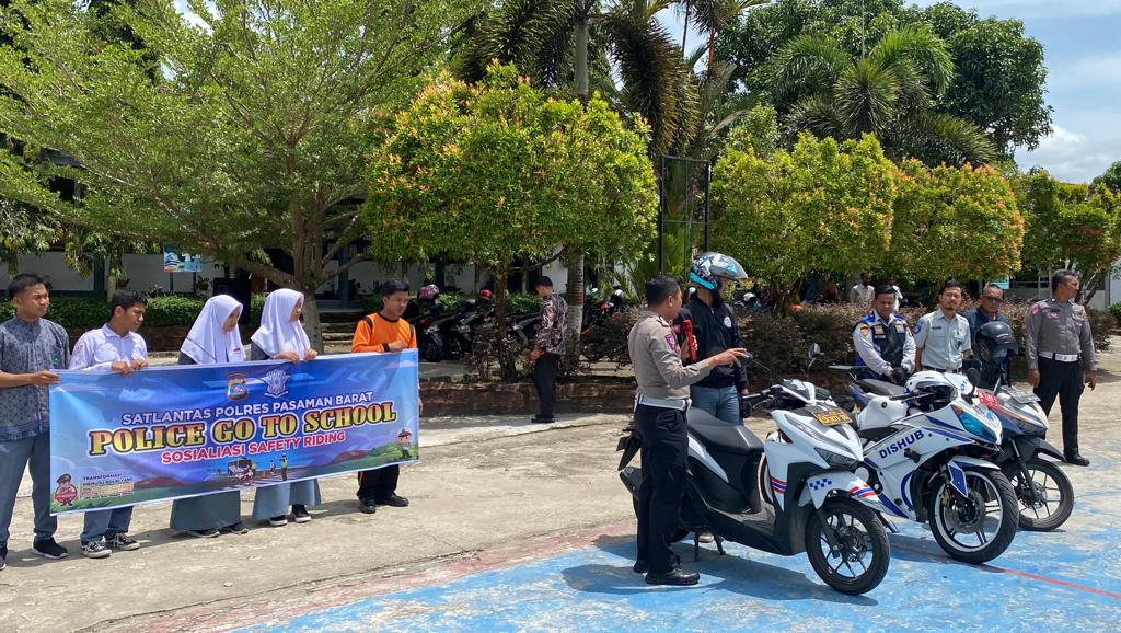 POLICE GO TO SCHOOL DALAM RANGKA SOSIALISASI SAFETY RIDING DI SEKOLAH- KAMSEL RES PASBAR