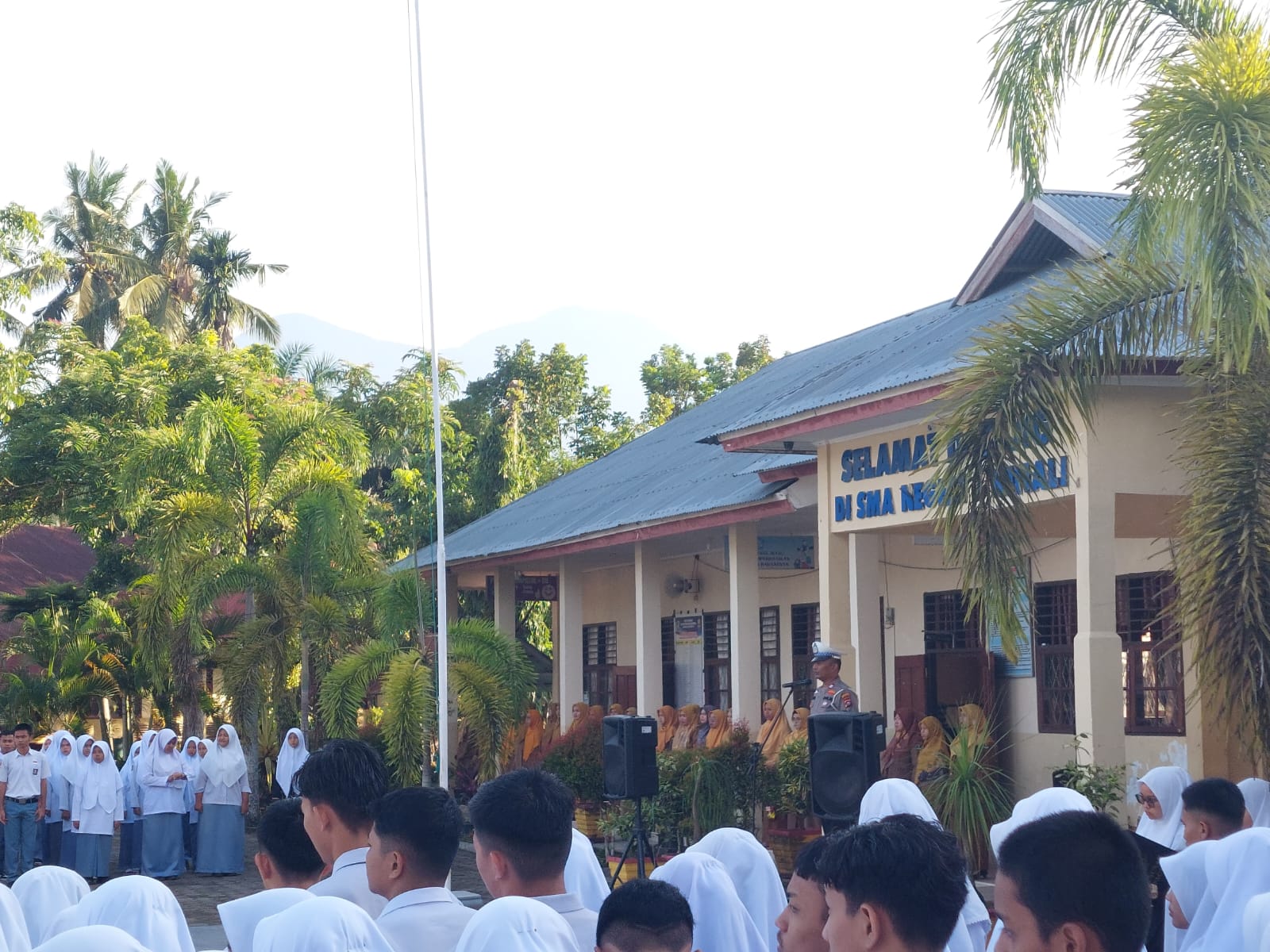 POLICE GO TO SCHOOL MENJADI PEMBINA UPB DI SMA N 01 KINALI KAB. PASAMAN BARAT