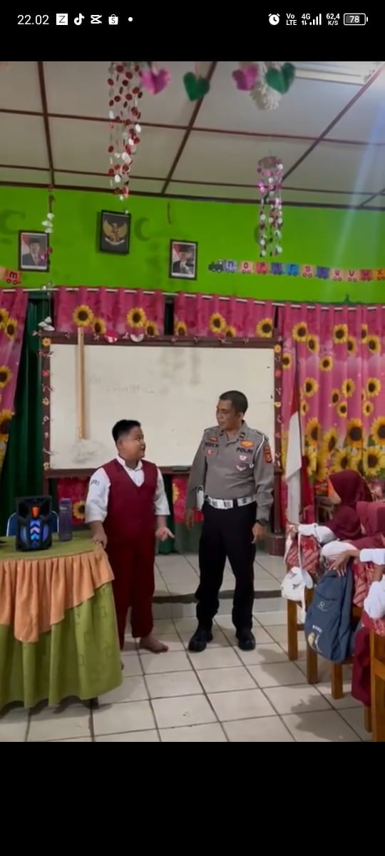 POLISI SAHABAT ANAK KE SDN 20 MUARA ENIM